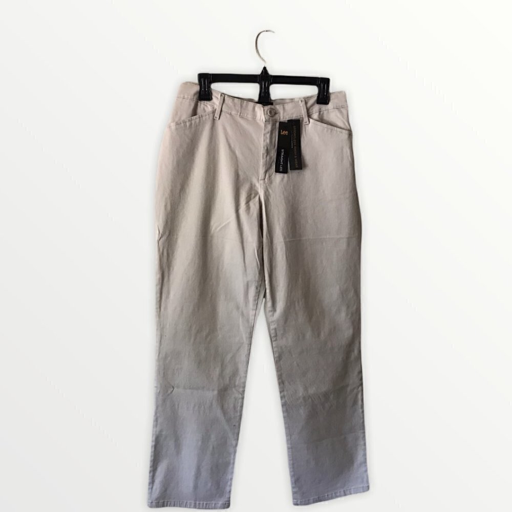 NWT - Lee Relaxed Fit Straight Leg Mid Rise Jeans